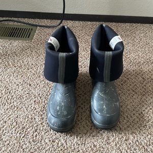 Red wing men’s size 9.5 rubber muck boots